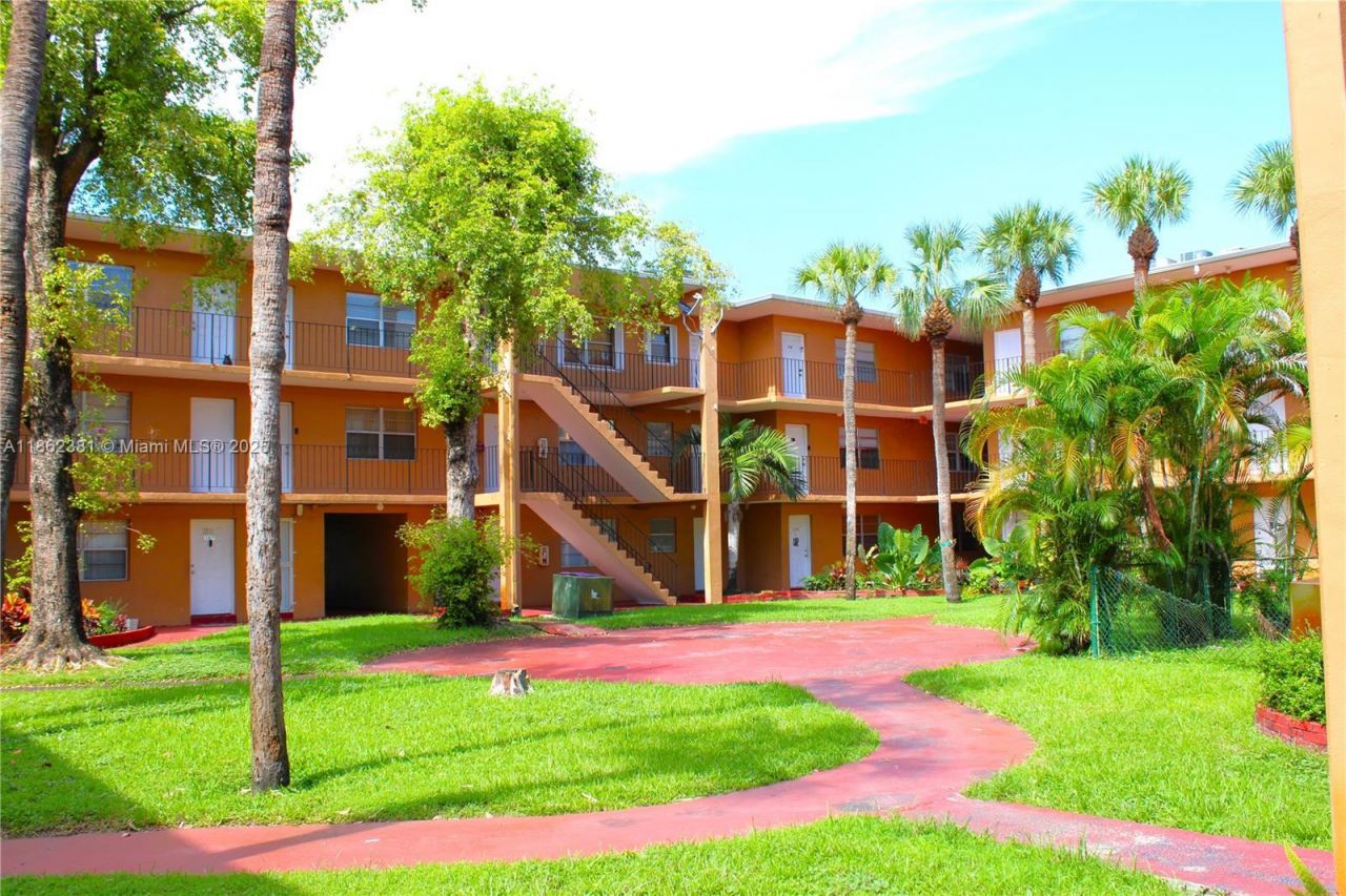 1280 W 54th St, Unit 308B, Hialeah, FL 33012 Photo