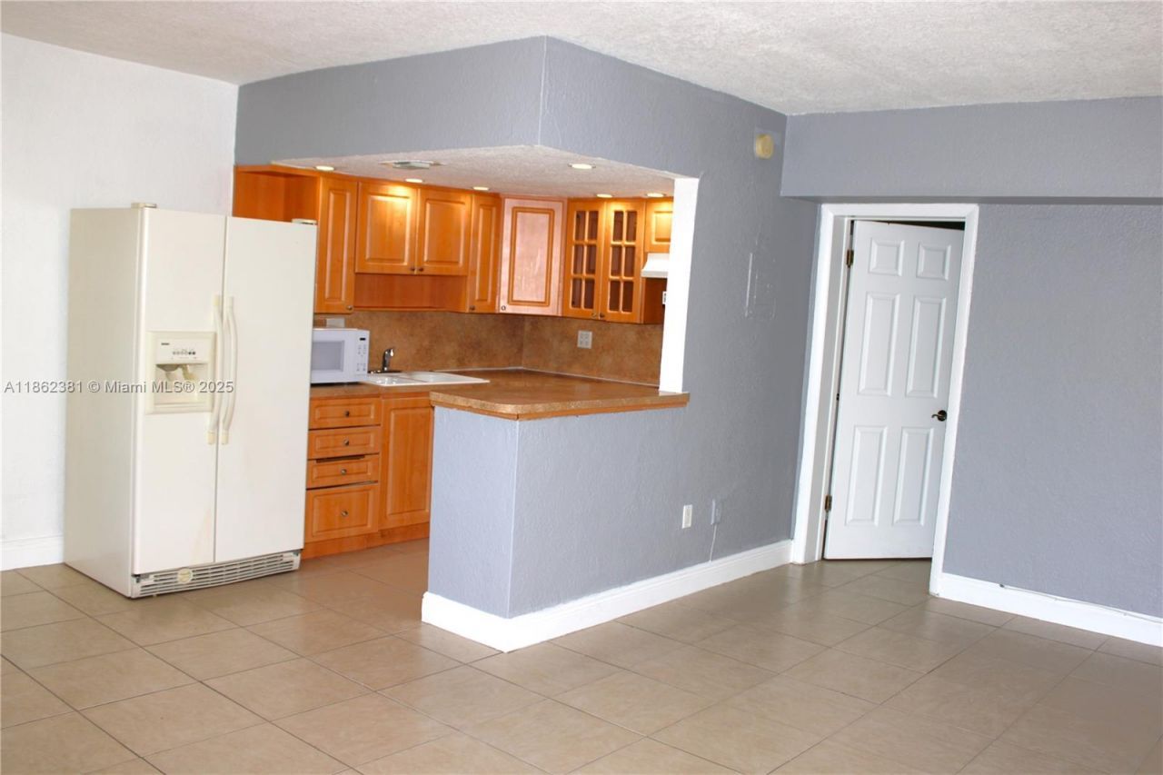 1280 W 54th St, Unit 308B, Hialeah, FL 33012 Photo