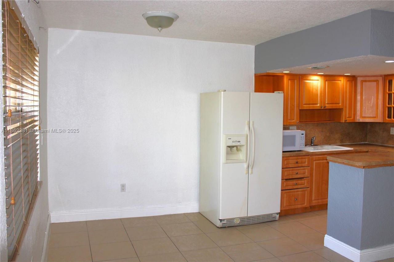 1280 W 54th St, Unit 308B, Hialeah, FL 33012 Photo
