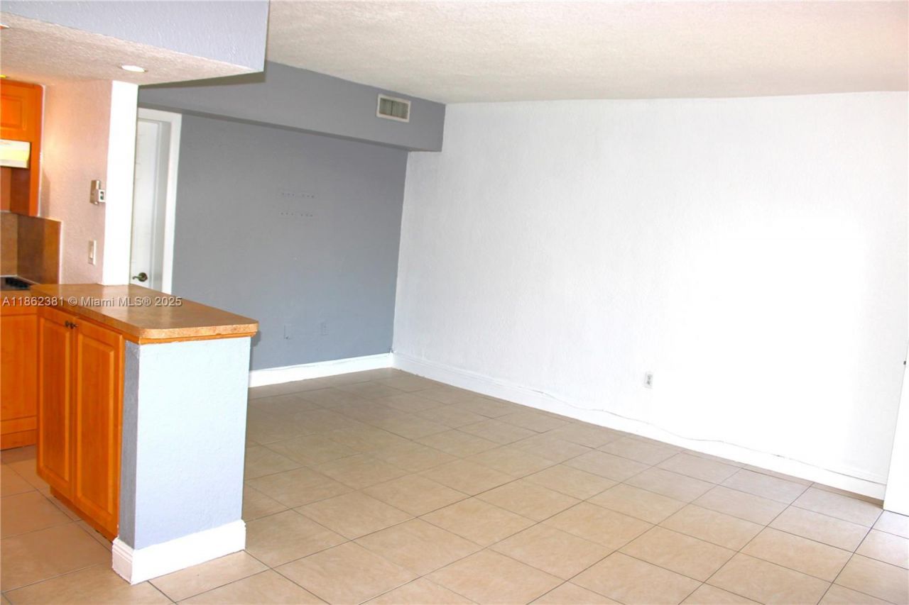 1280 W 54th St, Unit 308B, Hialeah, FL 33012 Photo