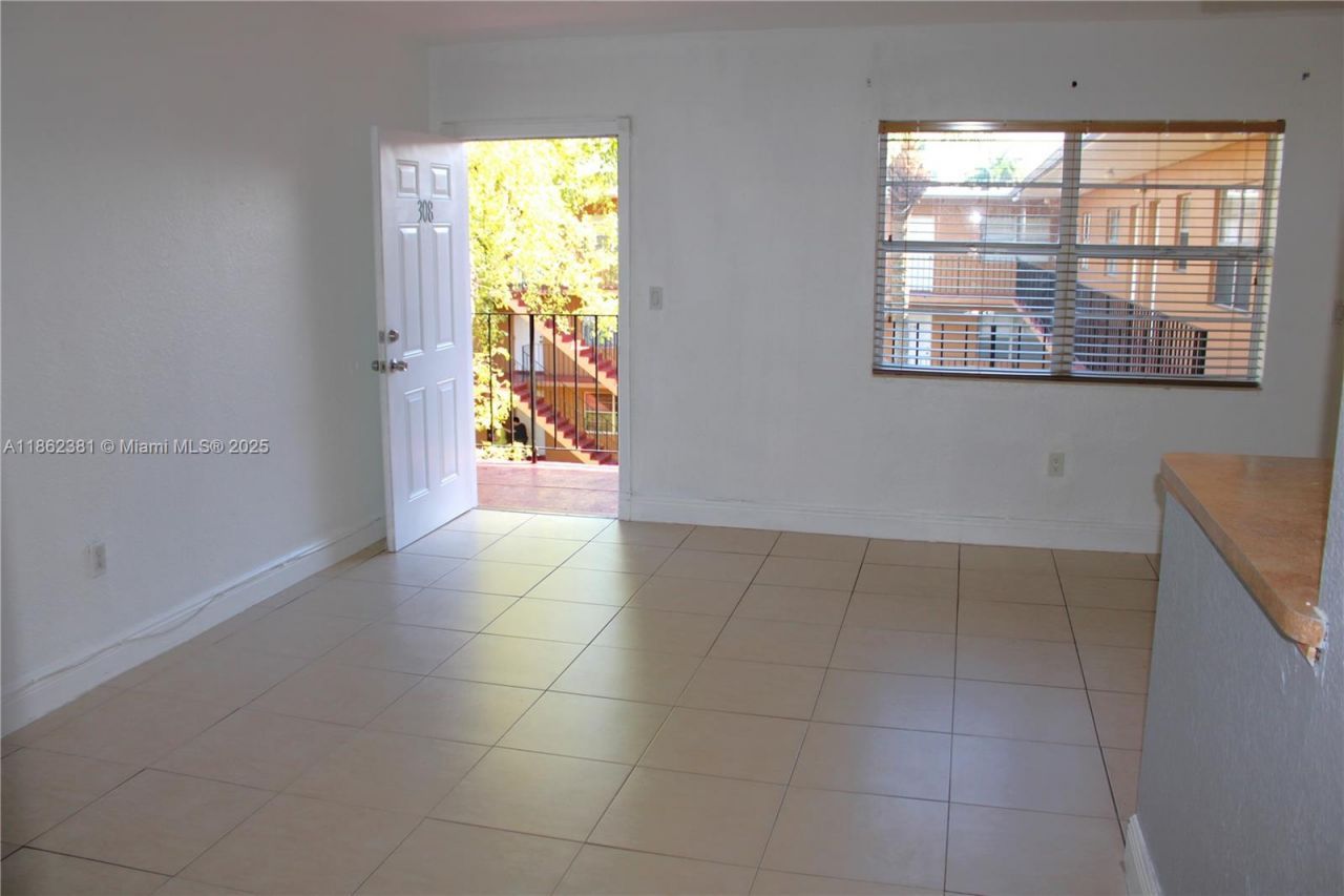 1280 W 54th St, Unit 308B, Hialeah, FL 33012 Photo