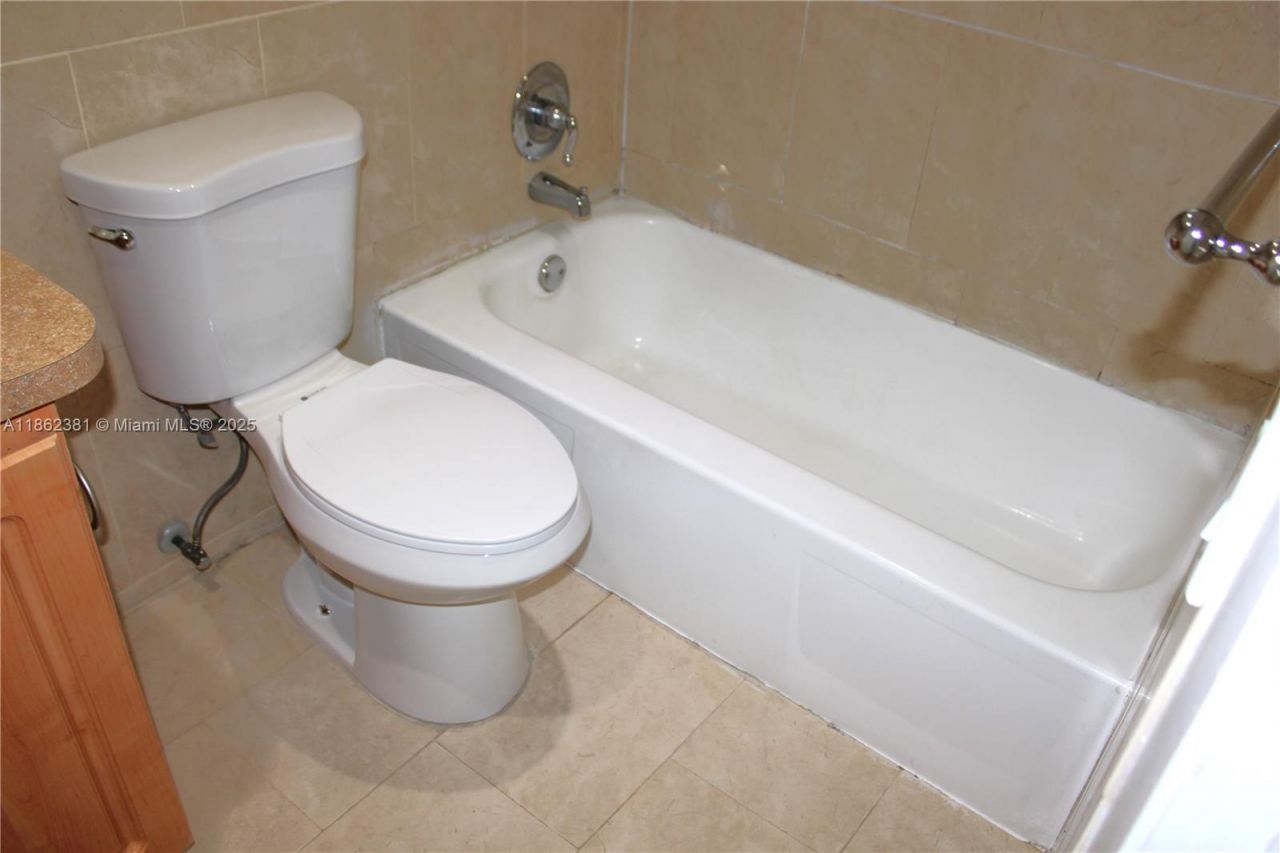 1280 W 54th St, Unit 308B, Hialeah, FL 33012 Photo