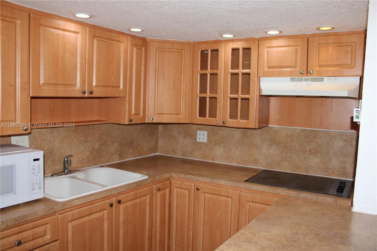 1280 W 54th St, Unit 308B, Hialeah, FL 33012 Photo