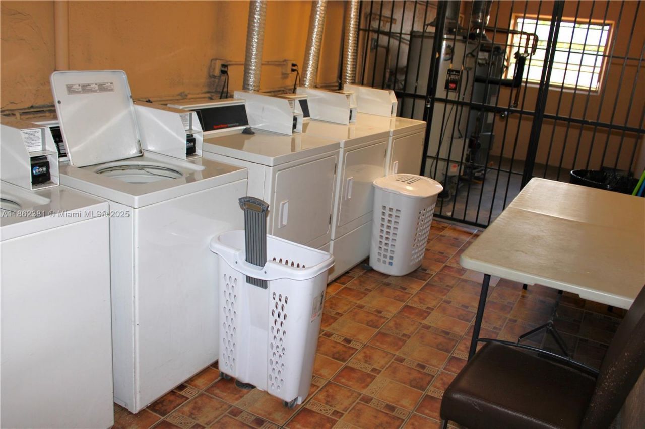 1280 W 54th St, Unit 308B, Hialeah, FL 33012 Photo