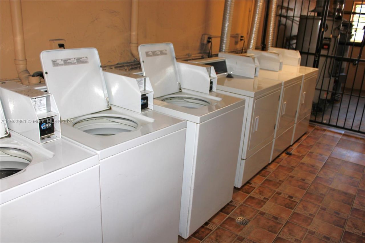 1280 W 54th St, Unit 308B, Hialeah, FL 33012 Photo