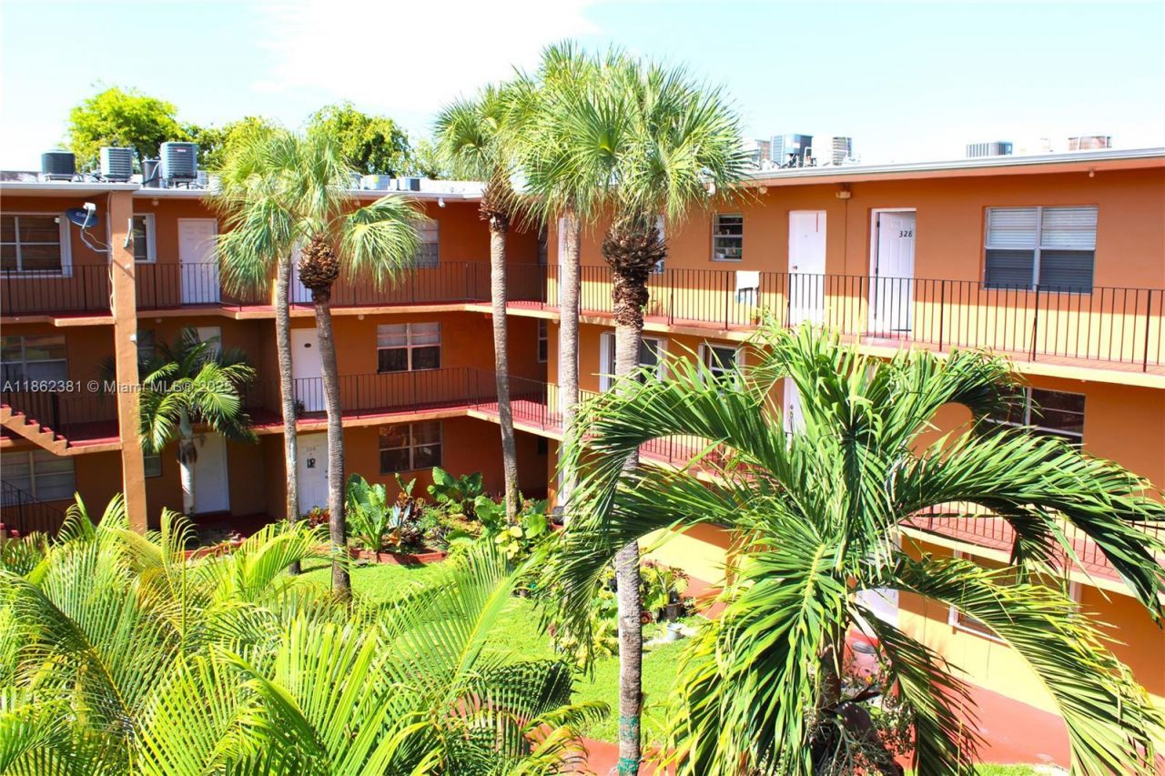 1280 W 54th St, Unit 308B, Hialeah, FL 33012 Photo