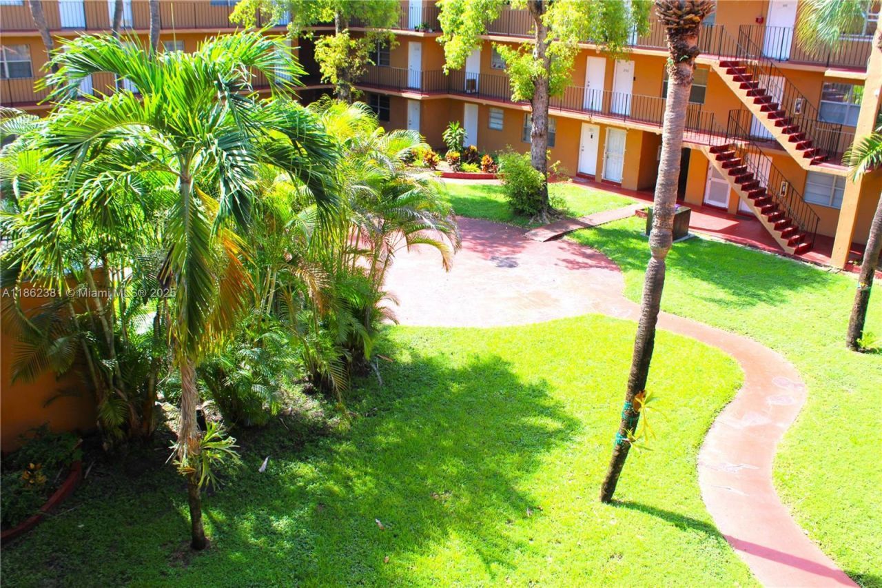 1280 W 54th St, Unit 308B, Hialeah, FL 33012 Photo