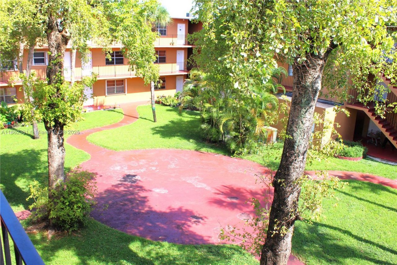 1280 W 54th St, Unit 308B, Hialeah, FL 33012 Photo