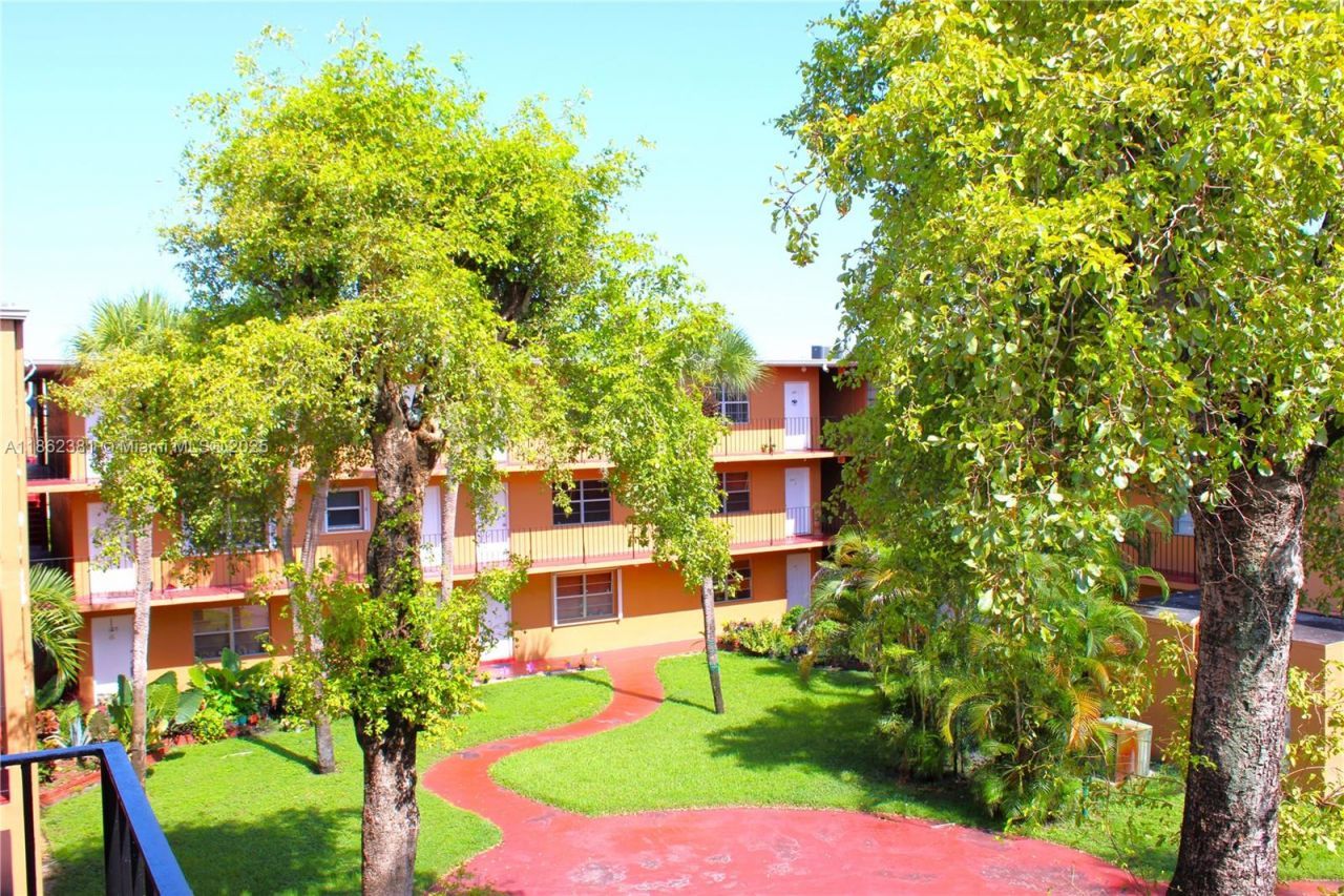 1280 W 54th St, Unit 308B, Hialeah, FL 33012 Photo