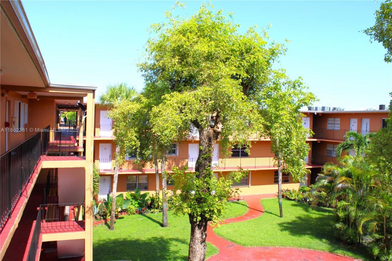 1280 W 54th St, Unit 308B, Hialeah, FL 33012 Photo