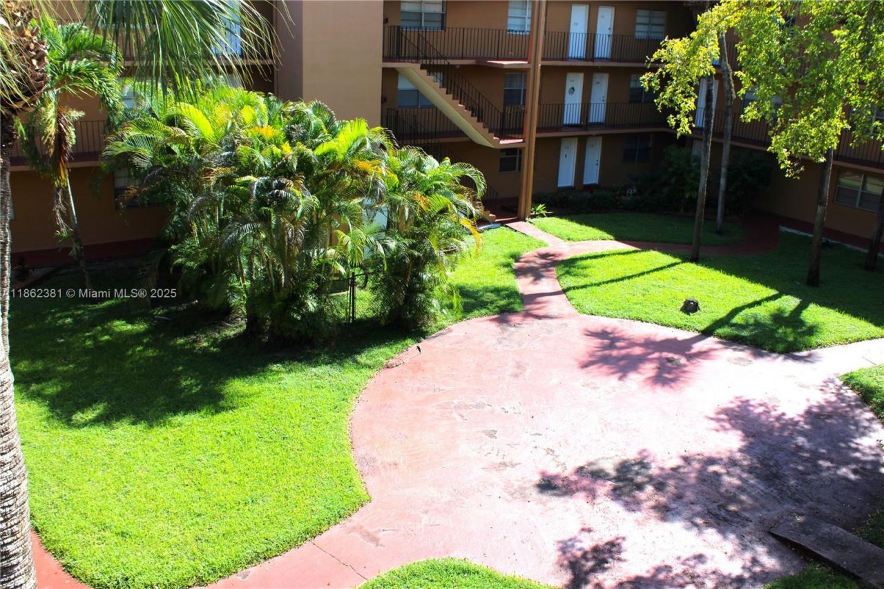 1280 W 54th St, Unit 308B, Hialeah, FL 33012 Photo