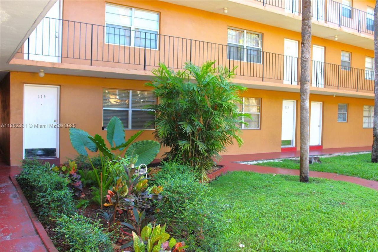 1280 W 54th St, Unit 308B, Hialeah, FL 33012 Photo