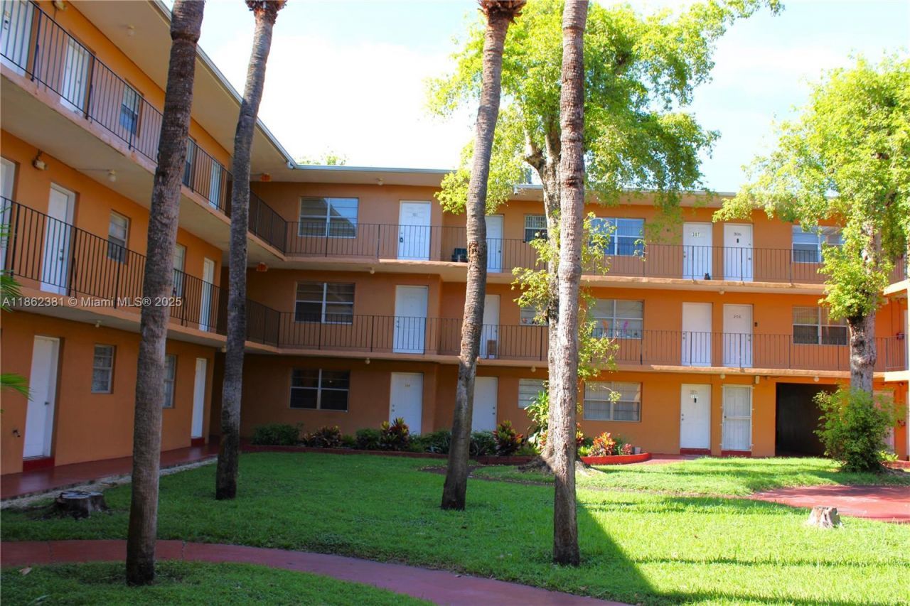 1280 W 54th St, Unit 308B, Hialeah, FL 33012 Photo