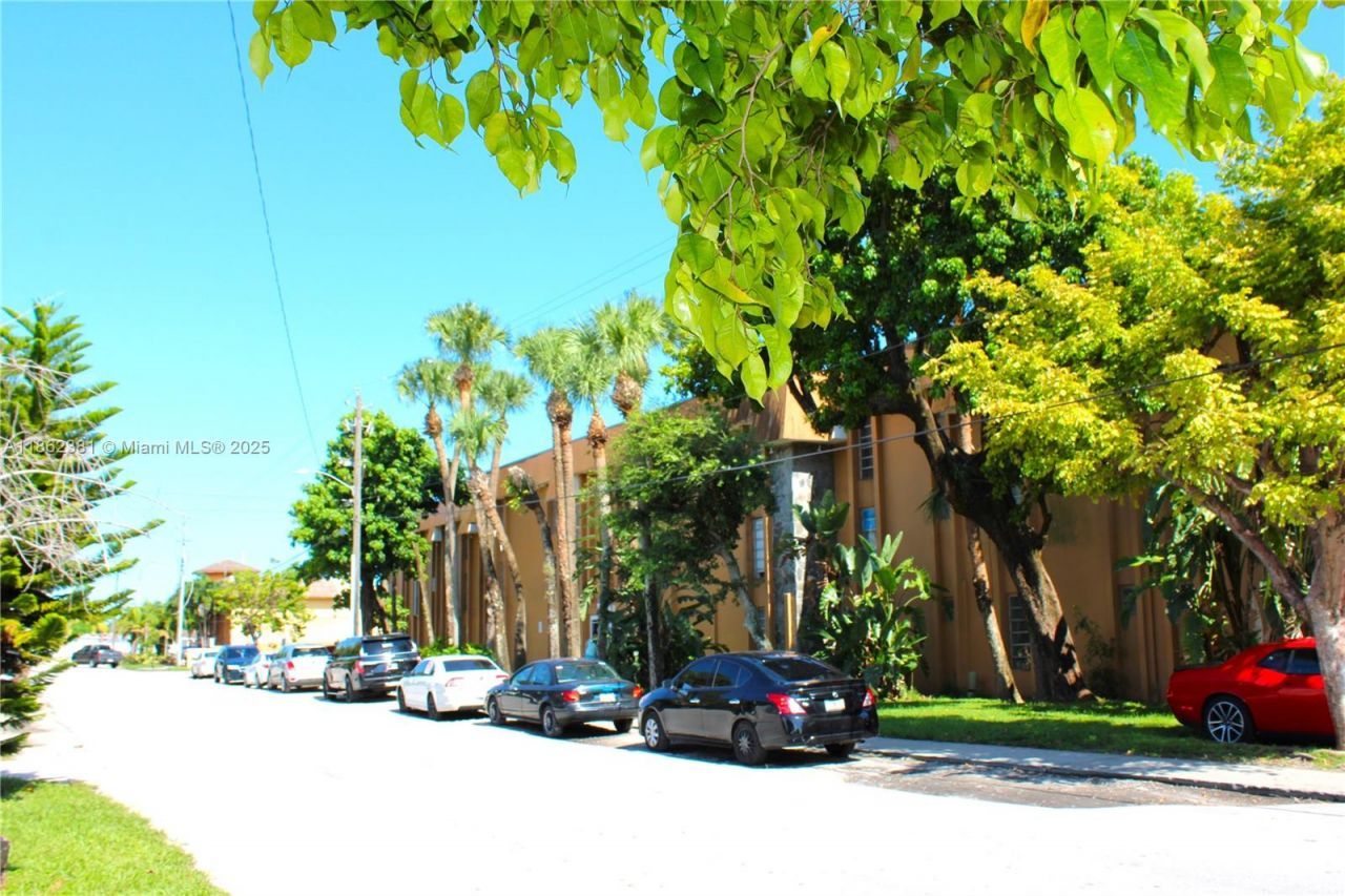 1280 W 54th St, Unit 308B, Hialeah, FL 33012 Photo