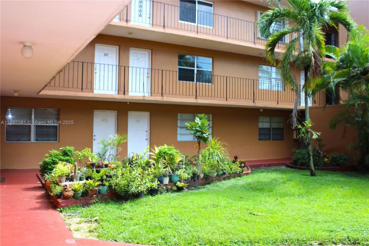 1280 W 54th St, Unit 308B, Hialeah, FL 33012 Photo
