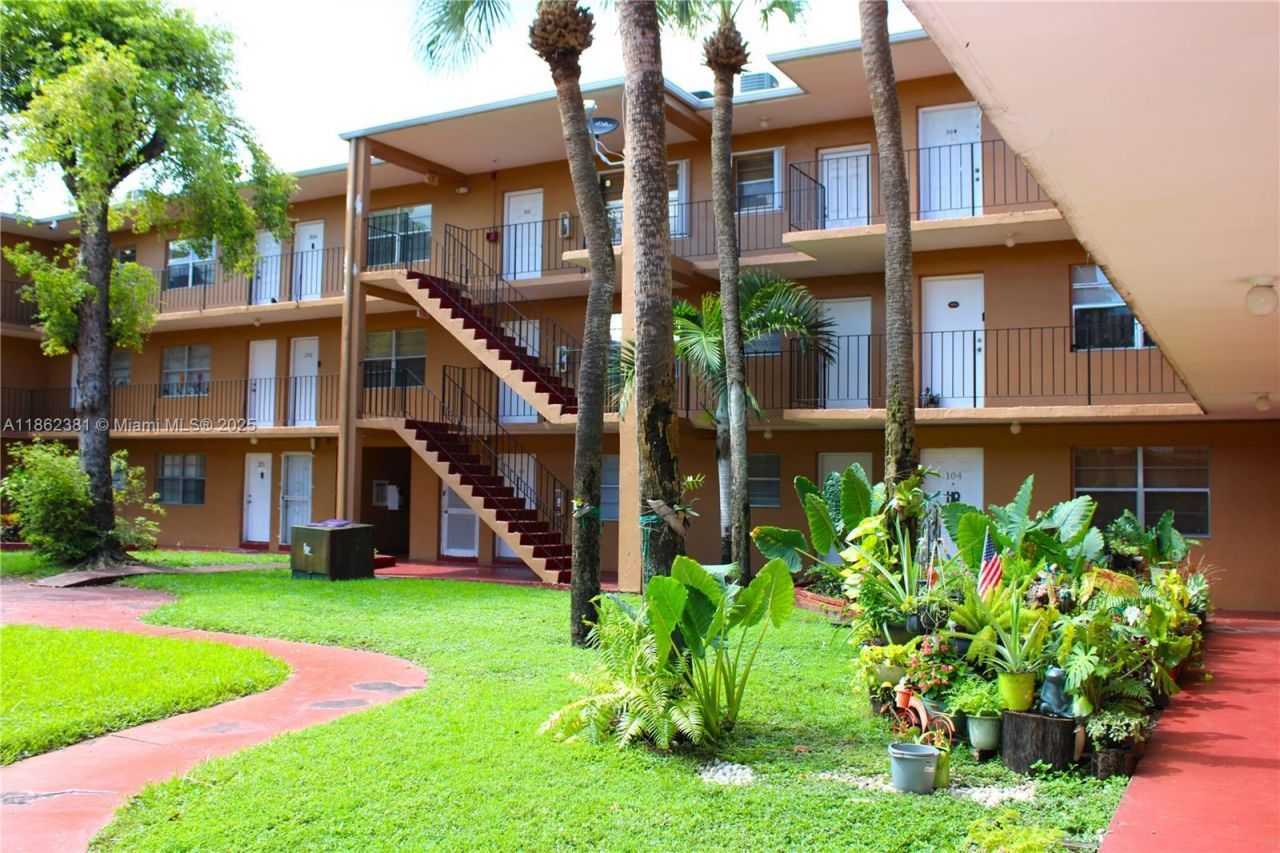 1280 W 54th St, Unit 308B, Hialeah, FL 33012 Photo