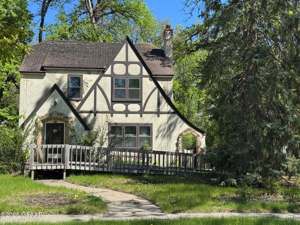 104 PARK Street W, Cavalier, ND 58220