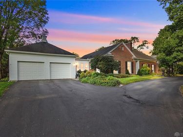 3993 Applewood Lane, Dayton, OH 45429