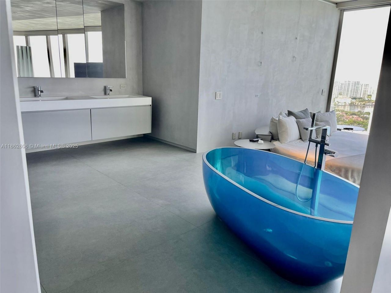 18555 Collins Ave, Unit 3705, Sunny Isles Beach, FL 33160 Photo