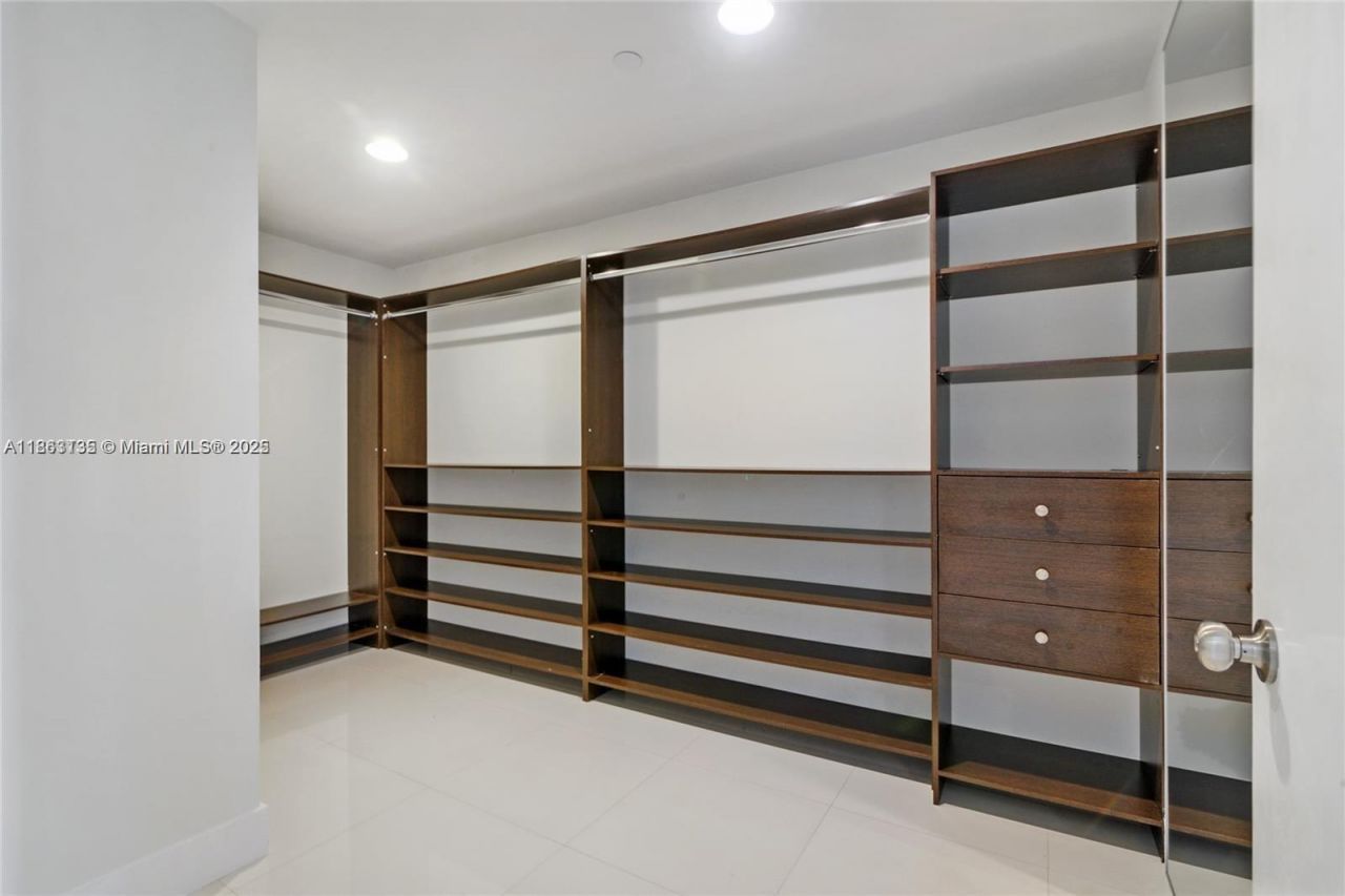 2950 NE 188th St, Unit 142, Aventura, FL 33180 Photo