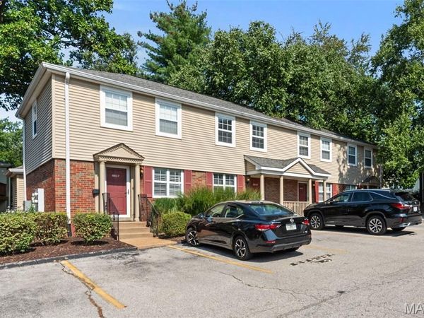 8825 Wrenwood Lane, Brentwood, MO 63144