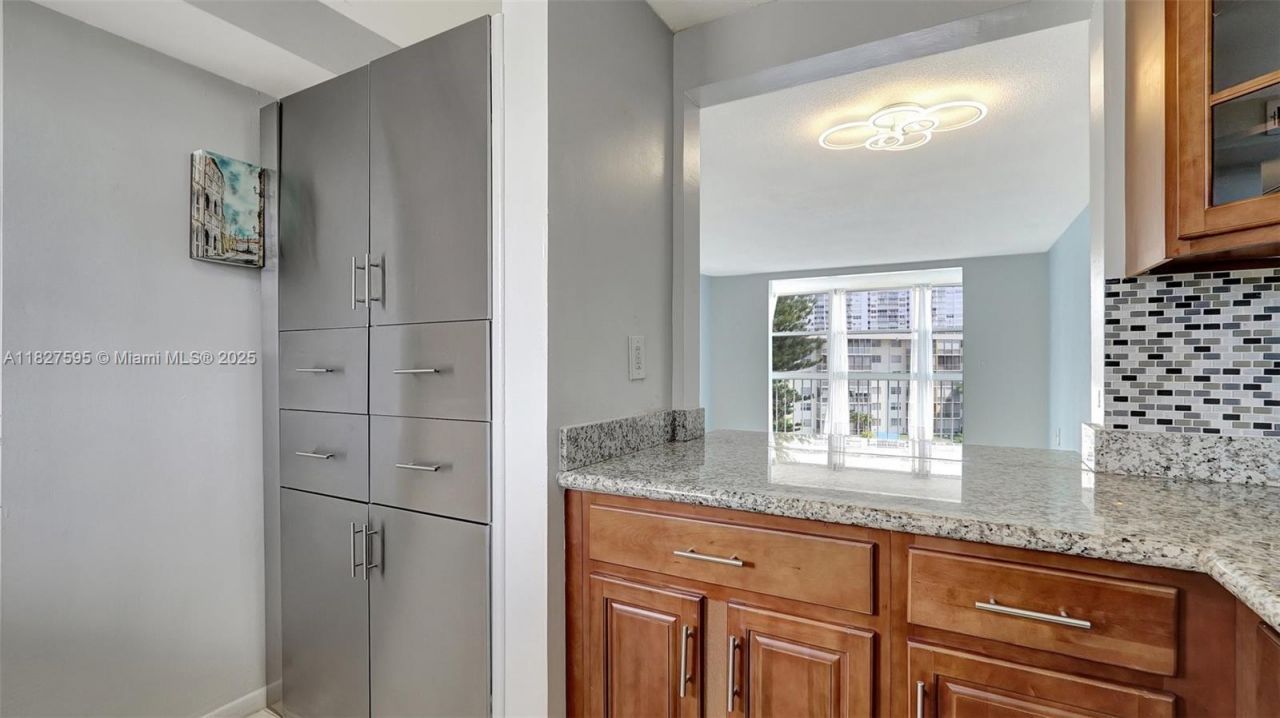 2905 Point East Dr, Unit L514, Aventura, FL 33160 Photo