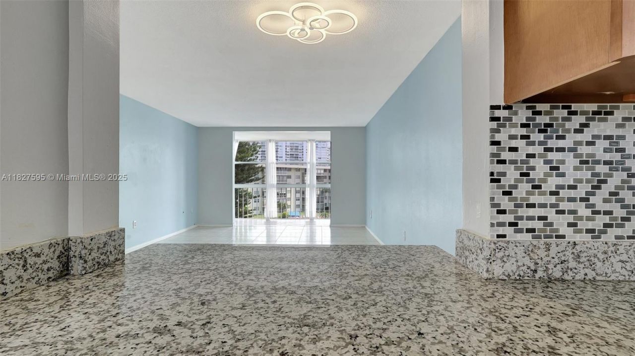 2905 Point East Dr, Unit L514, Aventura, FL 33160 Photo