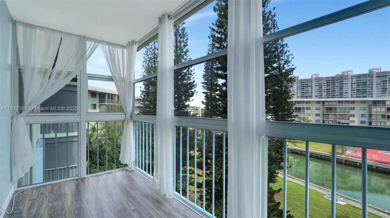 2905 Point East Dr, Unit L514, Aventura, FL 33160 Photo