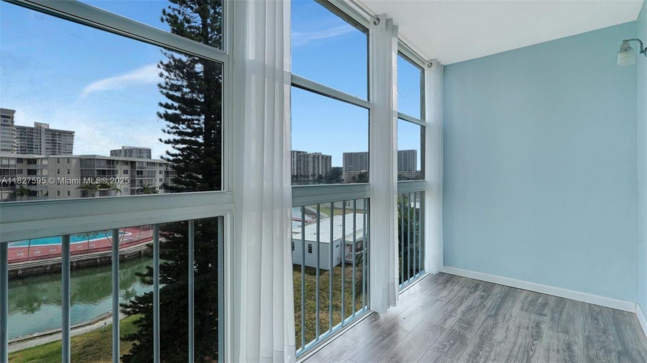 2905 Point East Dr, Unit L514, Aventura, FL 33160 Photo