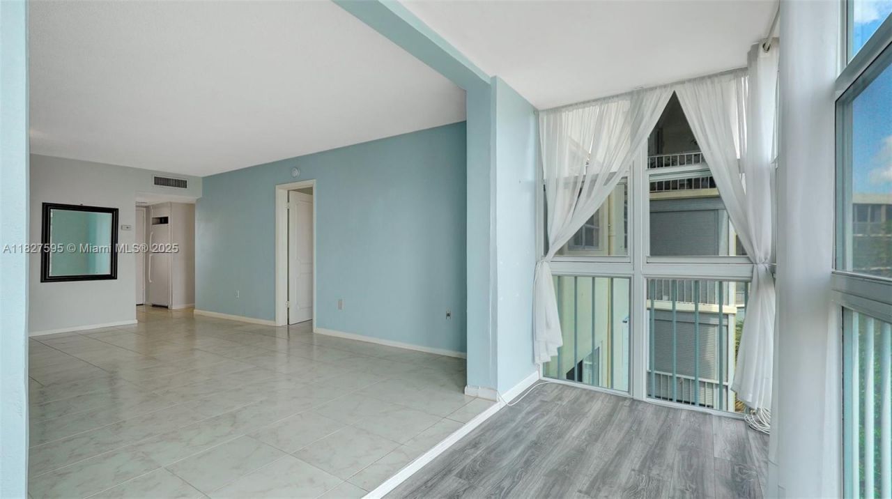 2905 Point East Dr, Unit L514, Aventura, FL 33160 Photo