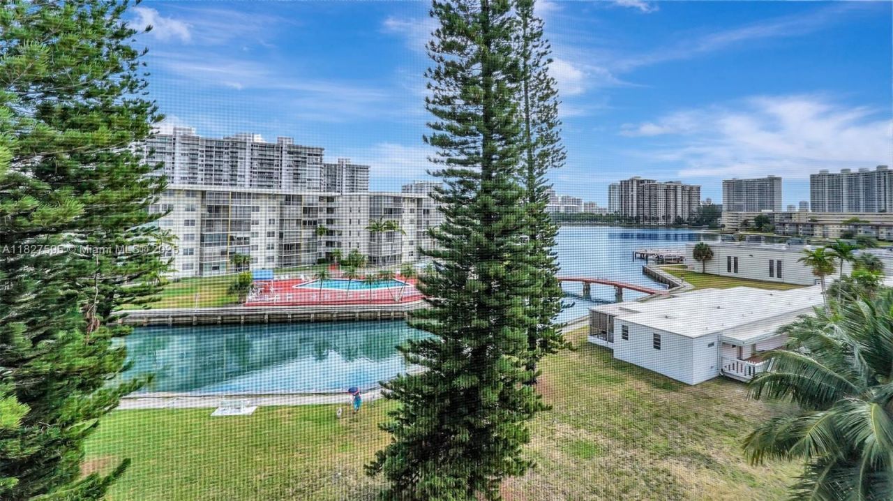 2905 Point East Dr, Unit L514, Aventura, FL 33160 Photo