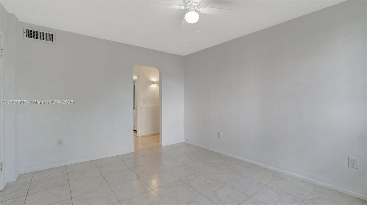 2905 Point East Dr, Unit L514, Aventura, FL 33160 Photo