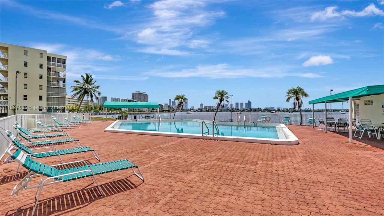 2905 Point East Dr, Unit L514, Aventura, FL 33160 Photo