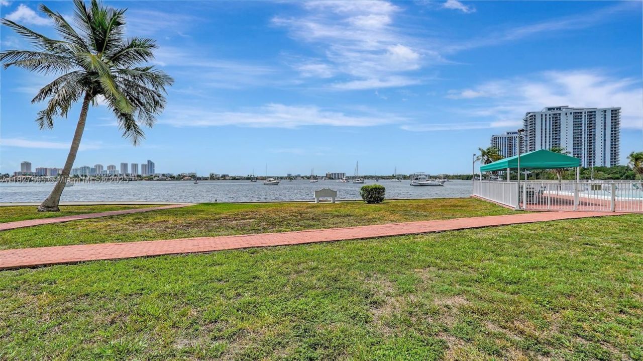 2905 Point East Dr, Unit L514, Aventura, FL 33160 Photo