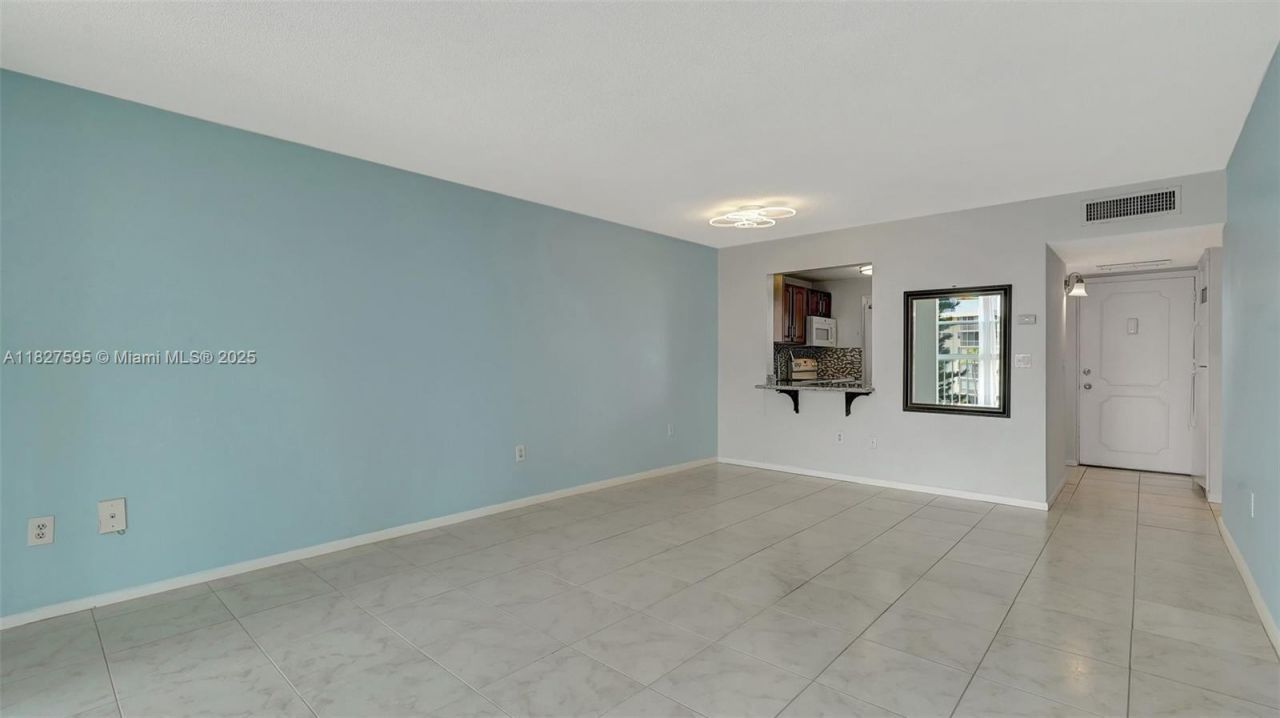 2905 Point East Dr, Unit L514, Aventura, FL 33160 Photo
