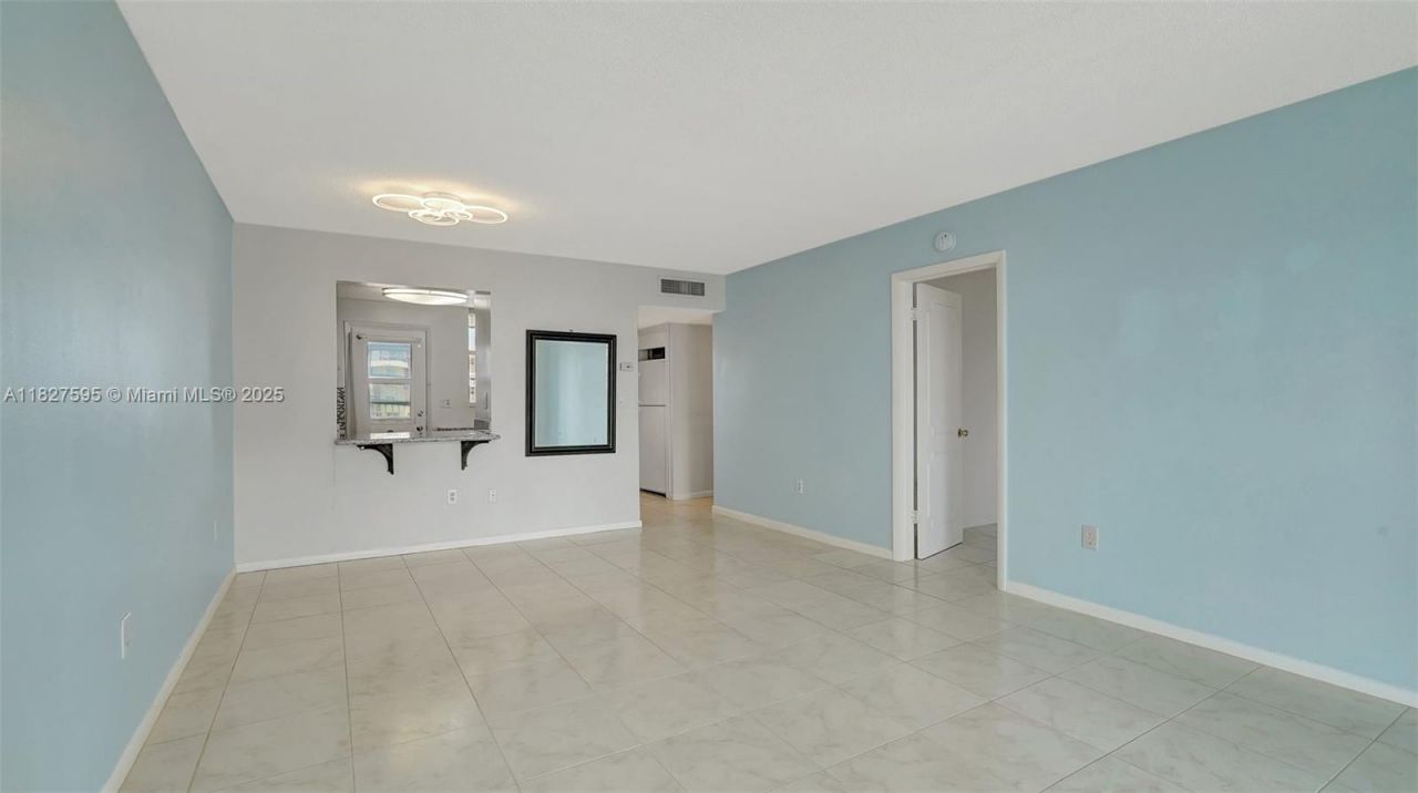 2905 Point East Dr, Unit L514, Aventura, FL 33160 Photo