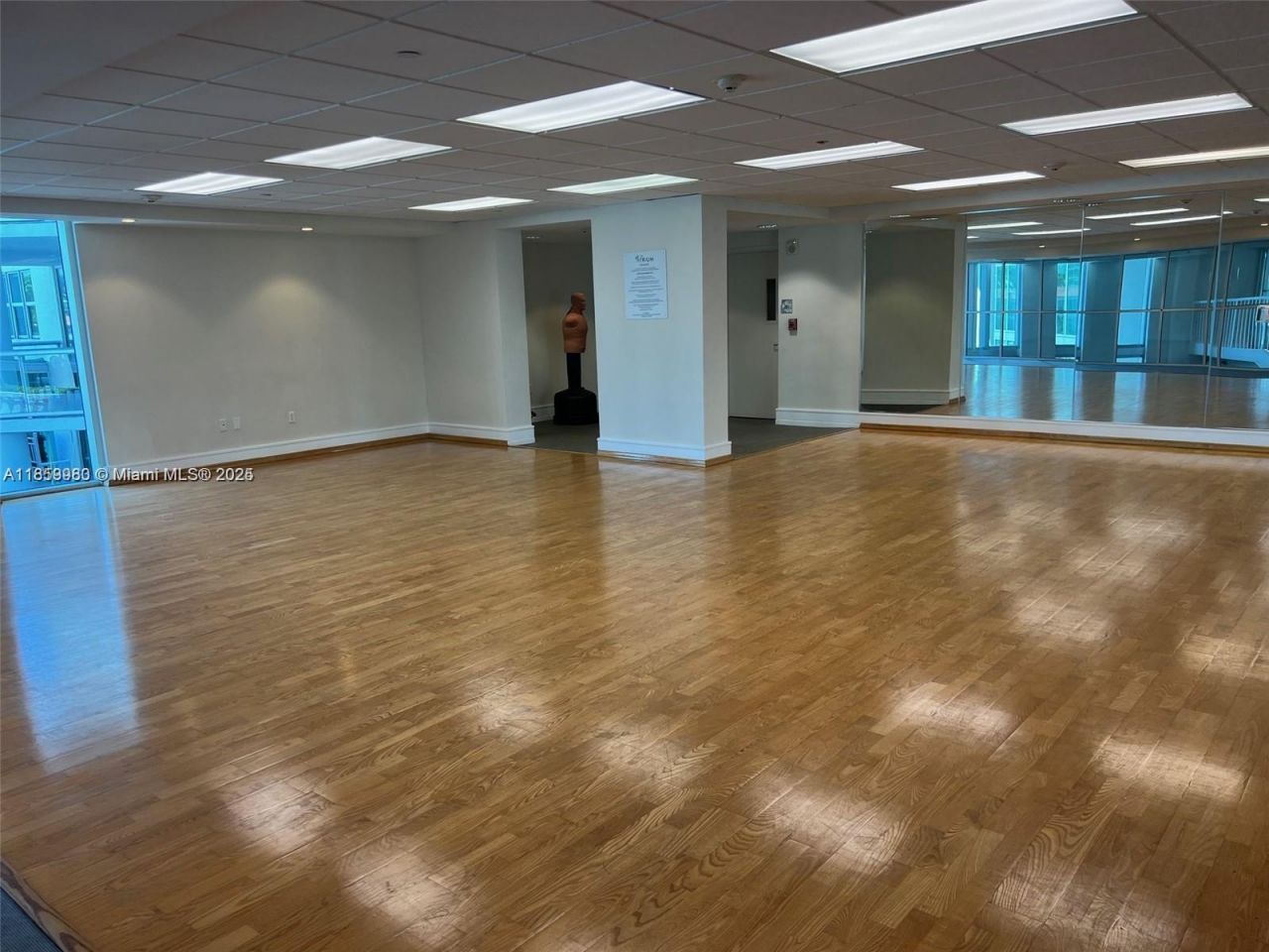 3131 NE 188th St, Unit 1-609, Aventura, FL 33180 Photo