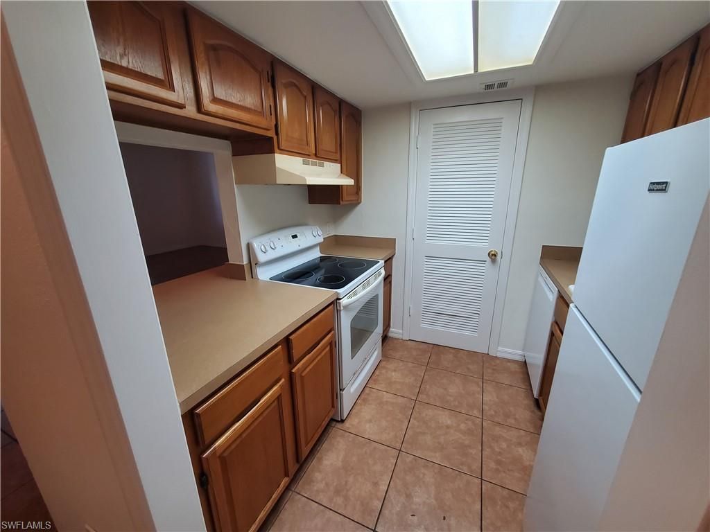 2366 E Mall Dr, Unit 421, Fort Myers, FL 33901 Photo