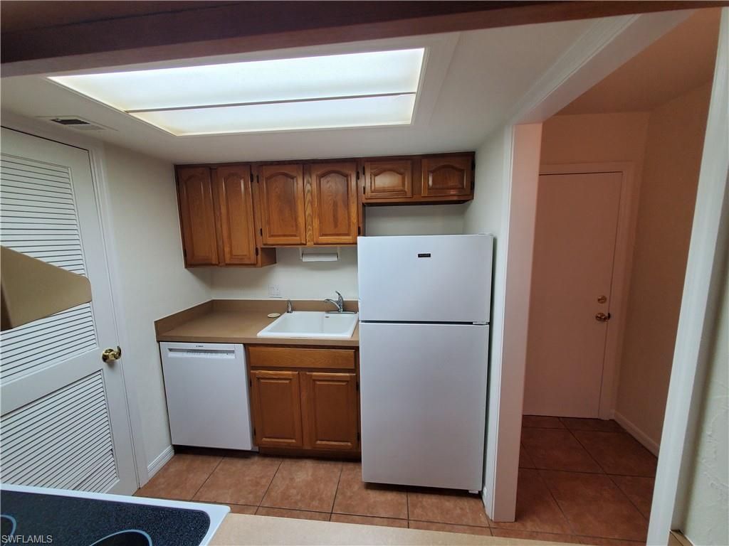 2366 E Mall Dr, Unit 421, Fort Myers, FL 33901 Photo