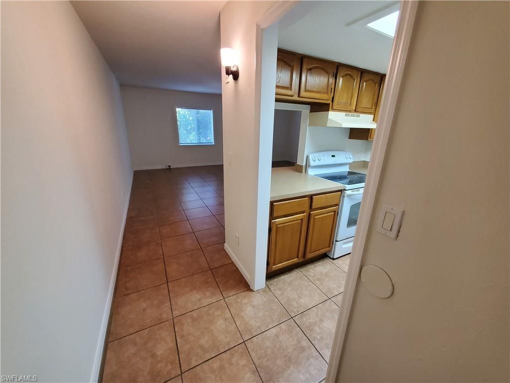 2366 E Mall Dr, Unit 421, Fort Myers, FL 33901 Photo