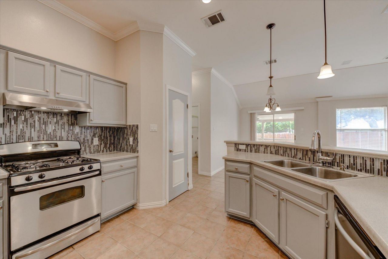 411 Debora Dr, Georgetown, TX 78628 Main Photo