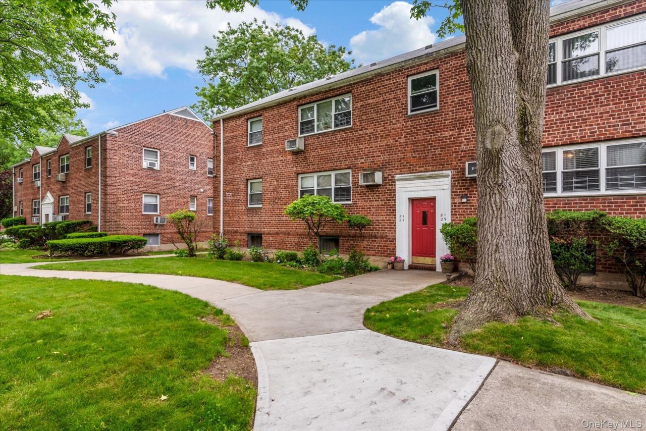 81-29 156th Avenue, Unit 4, Howard Beach, NY 11414 Main Photo