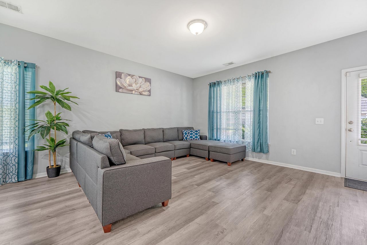 9450 Netted Charm Court Photo 10