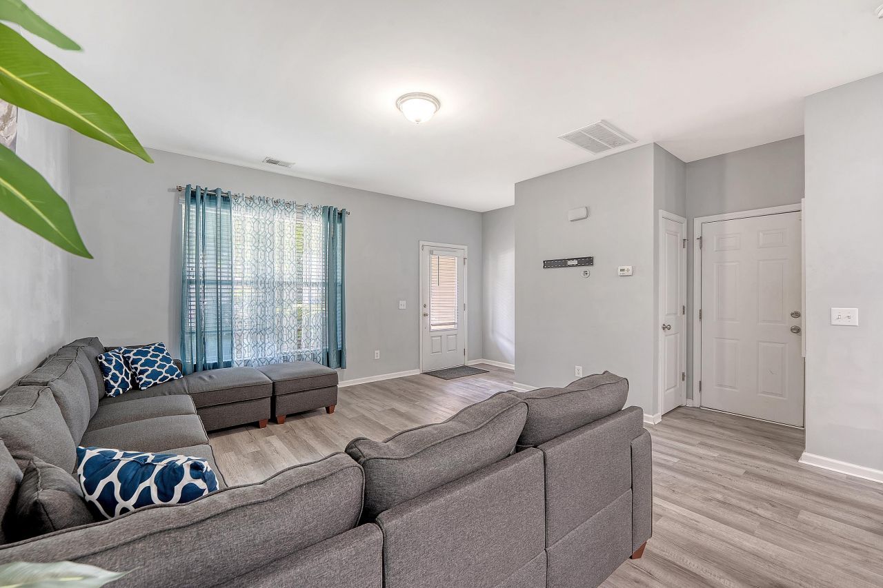 9450 Netted Charm Court Photo 11