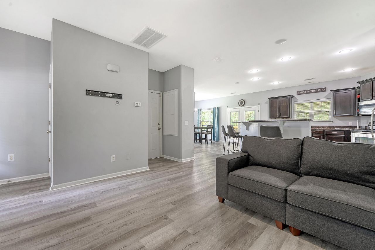 9450 Netted Charm Court Photo 12