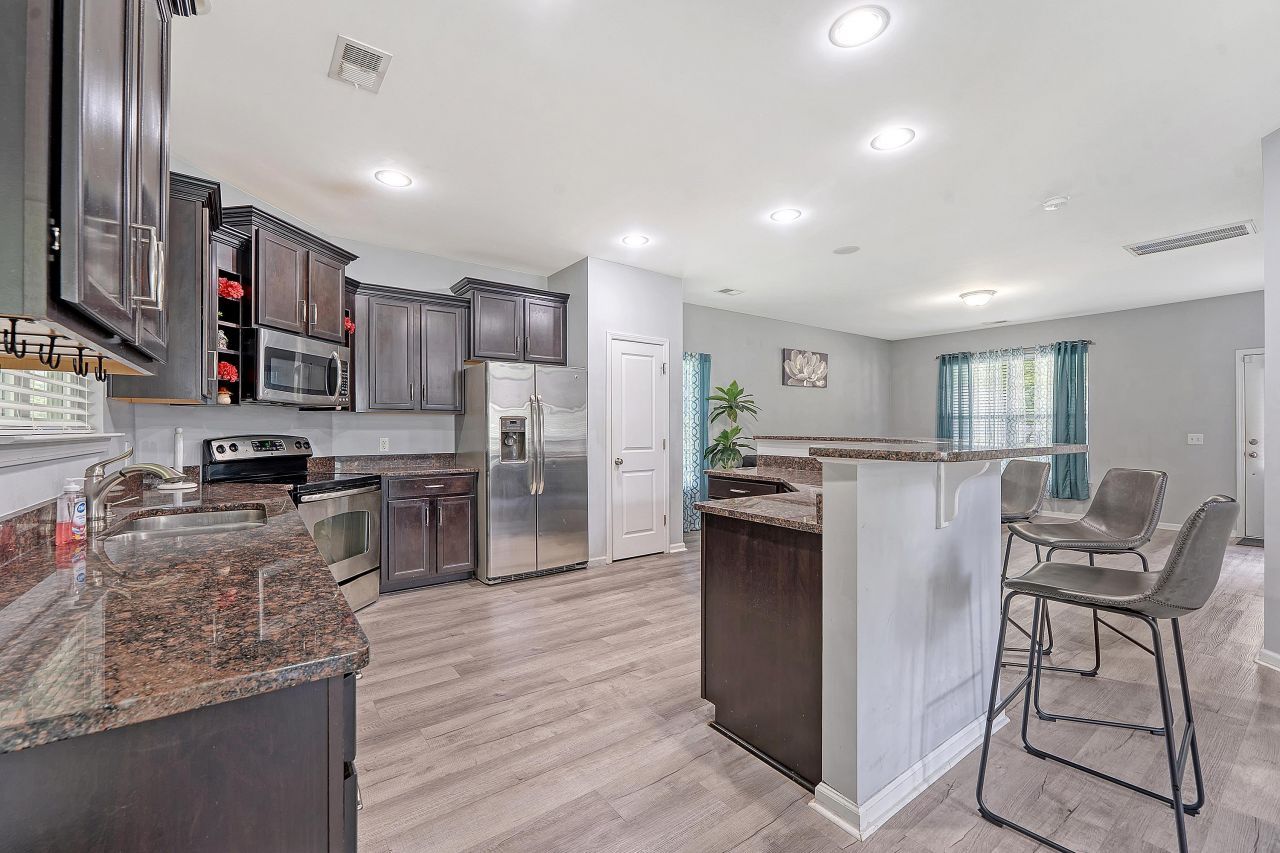 9450 Netted Charm Court Photo 15