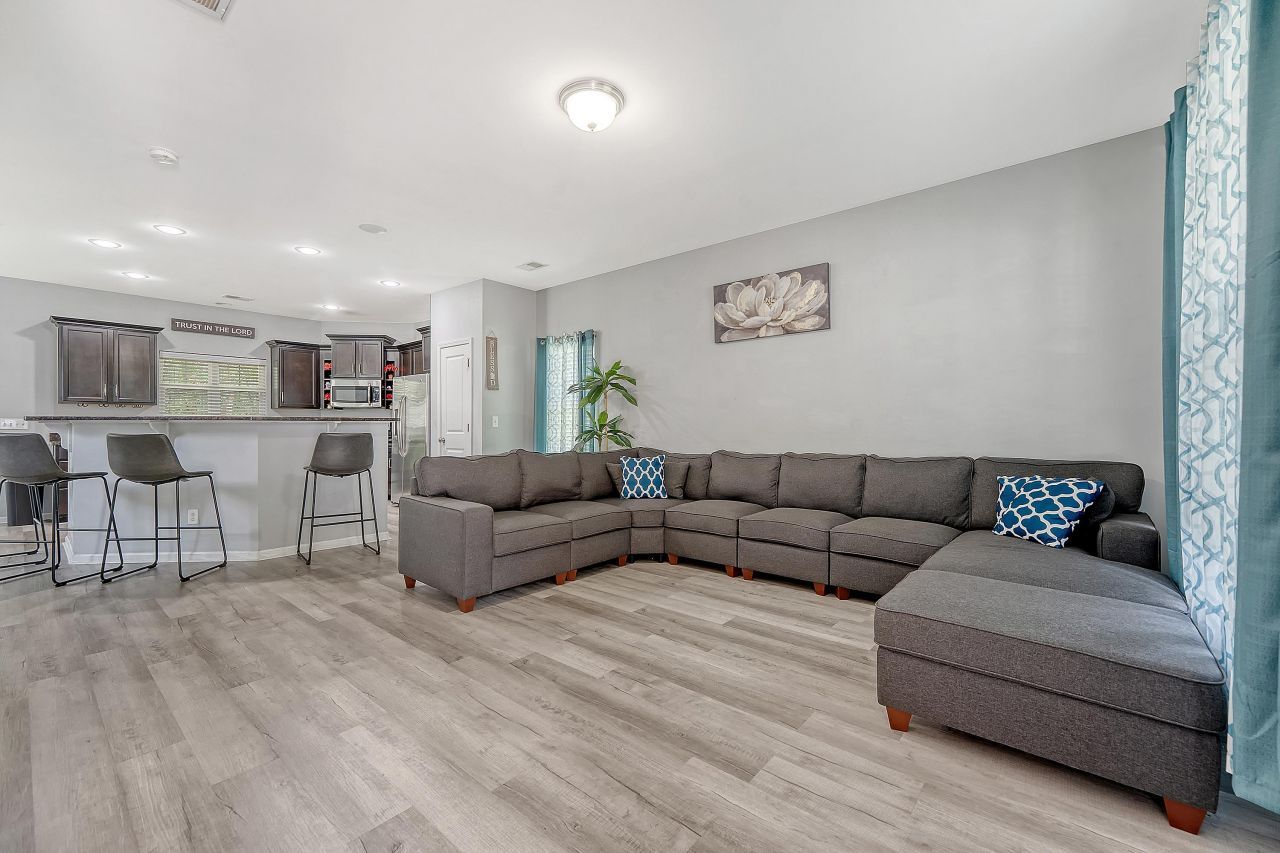 9450 Netted Charm Court Photo 9