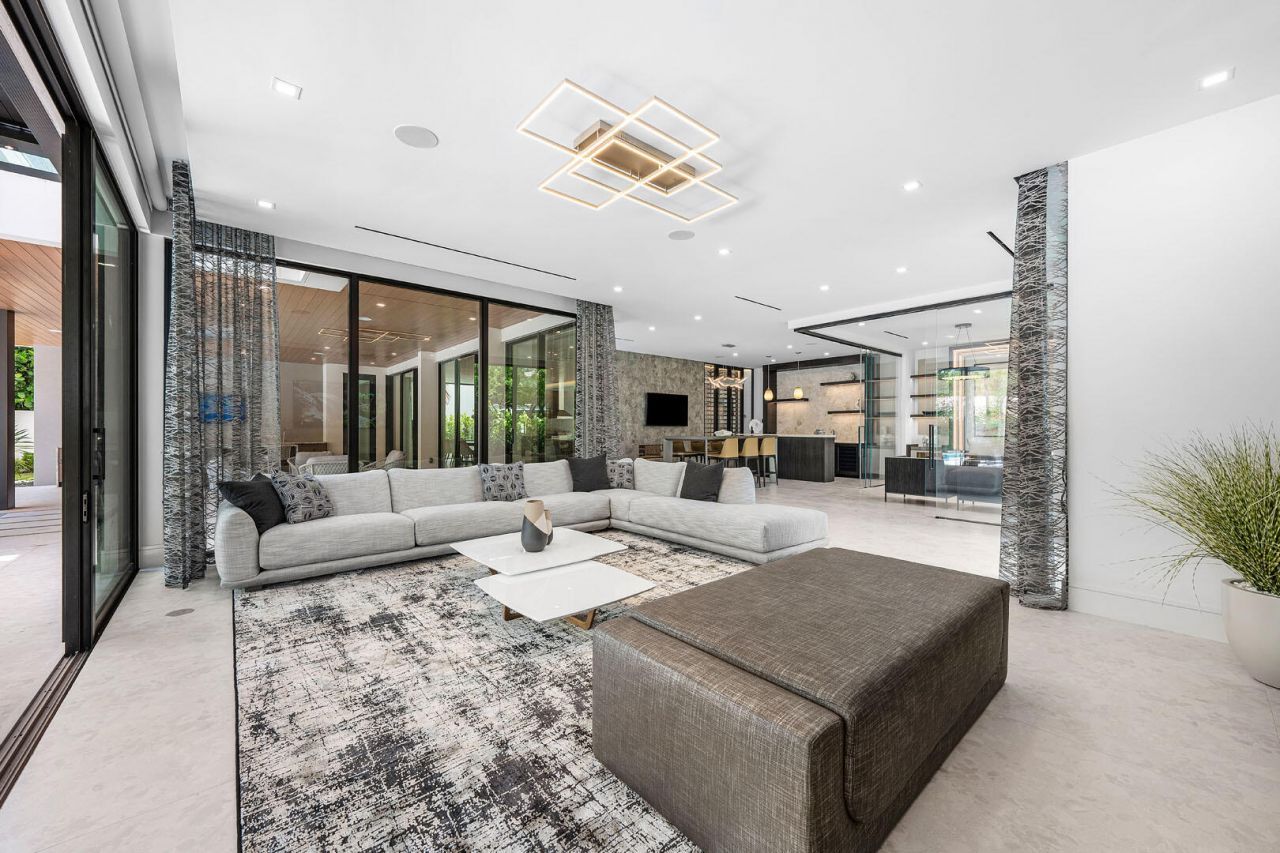 217 Thatch Palm Drive, Boca Raton, FL 33432 Photo