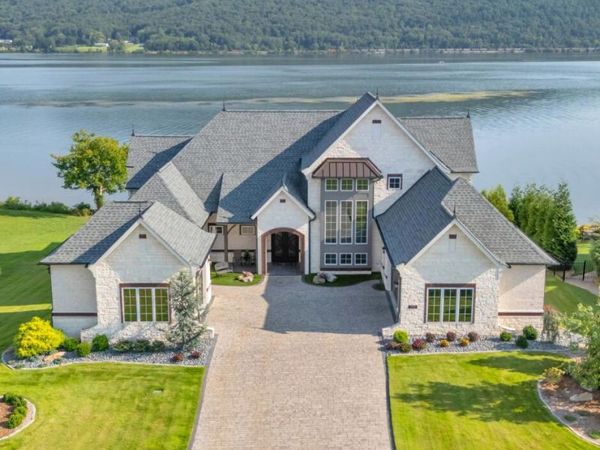 290 Edgewater Way, Jasper, TN 37347