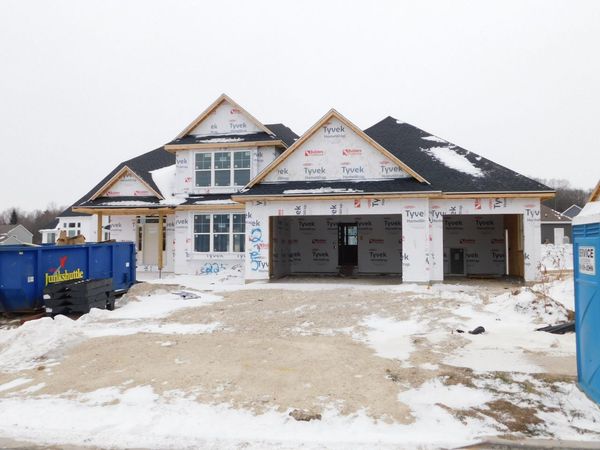 225 Mulberry Ln, Grafton, WI 53024